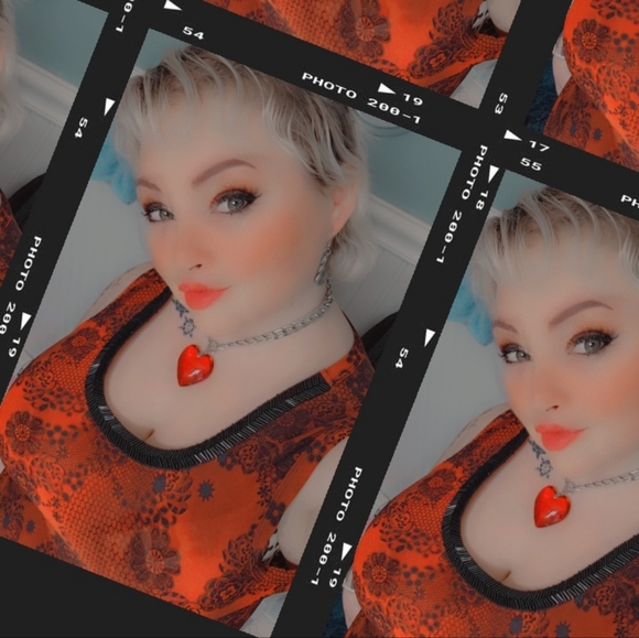 Meet your Posher, Tina - Picture 1 of 2